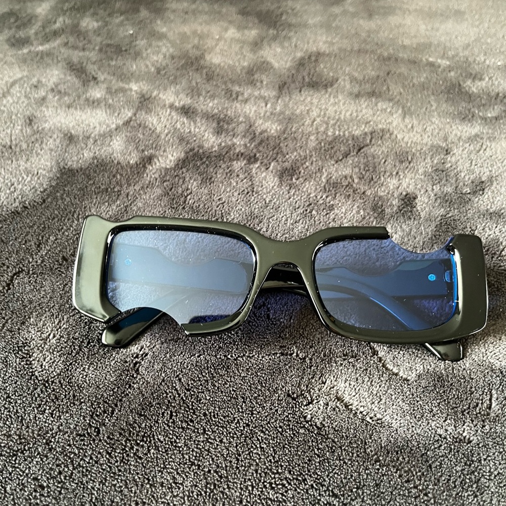 Black And Blue Off White Glass Virgil Obod